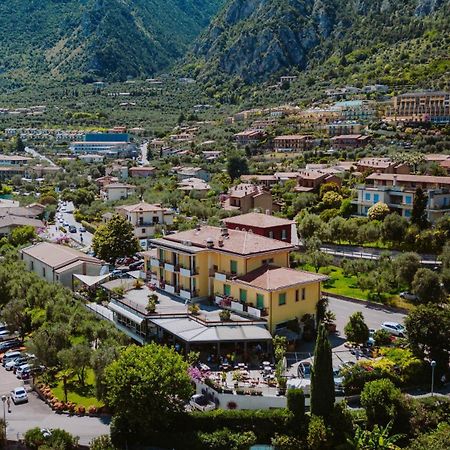 Hotel Limone Лимоне сул Гарда Екстериор снимка