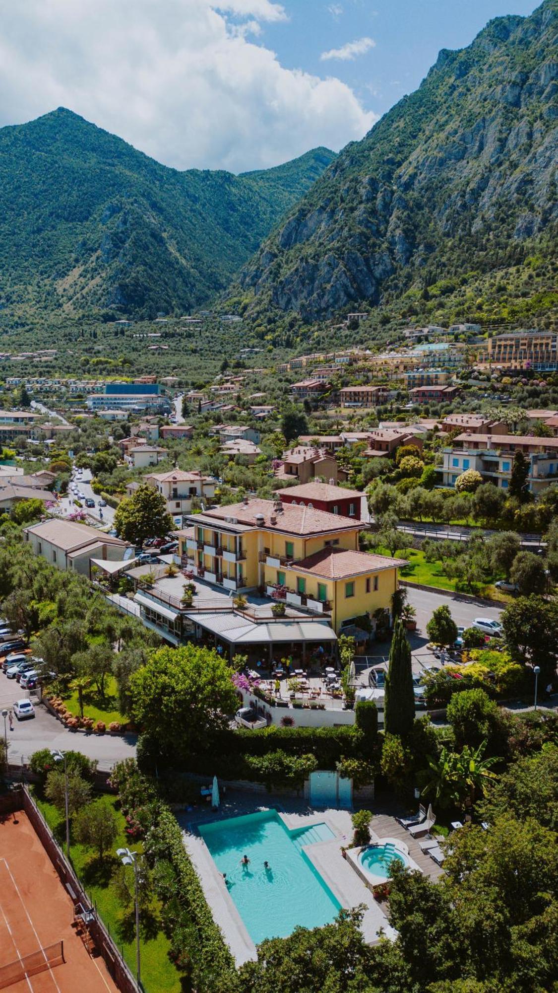 Hotel Limone Лимоне сул Гарда Екстериор снимка